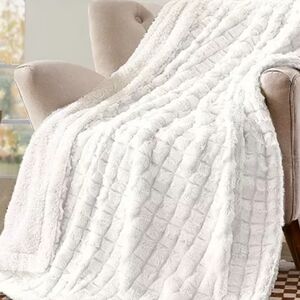 NEW-BLANKET...Luxurious White Plush Throw/Blanket. SHERPA is on one side
